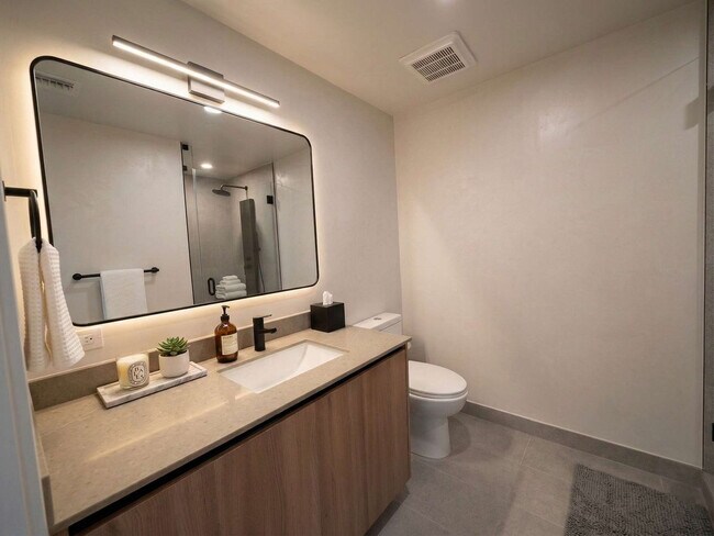 Building Photo - 121 NE 5th St