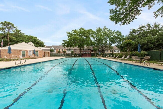 Building Photo - 10328 Briar Forest Dr