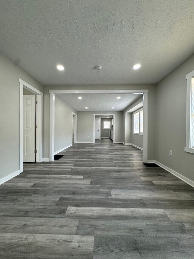 Building Photo - 951 N Bradley Ave