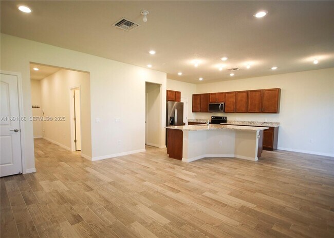 Building Photo - 8293 Cadre Noir Rd