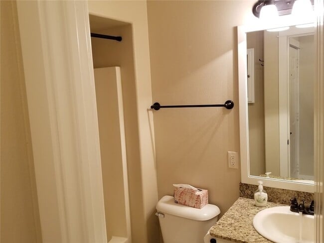 Building Photo - 3164 N Barnsbury Terrace