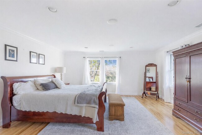 Building Photo - 435 Luptons Point Rd