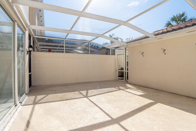 Building Photo - 186 Soriano Dr