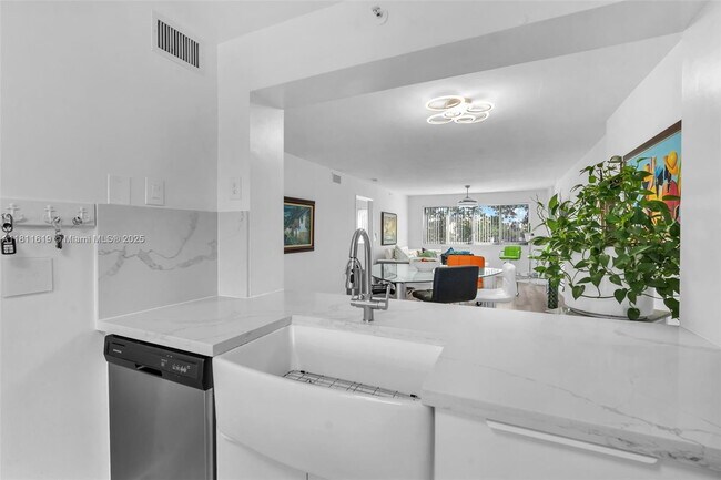 Building Photo - 9525 Weldon Cir