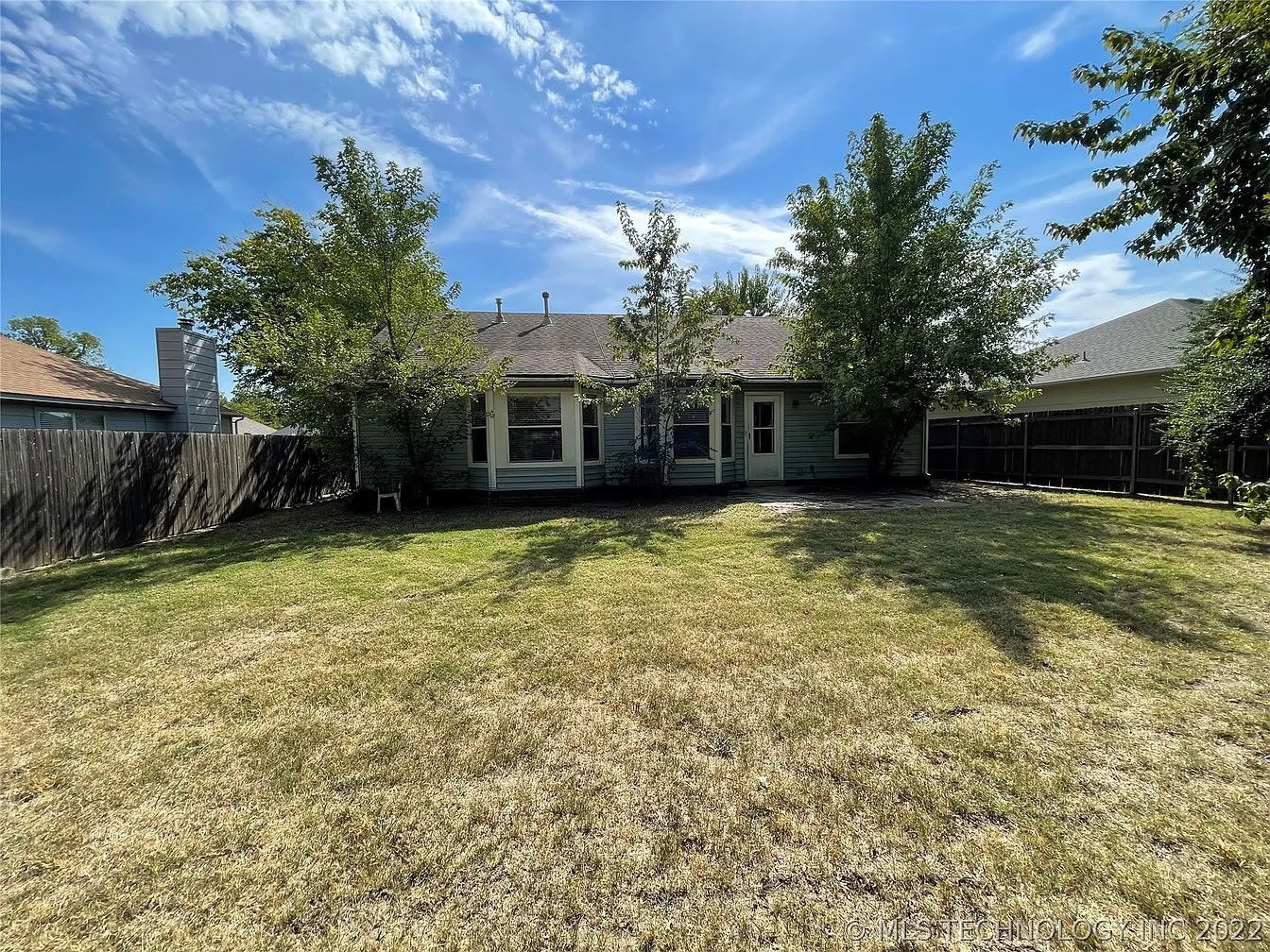 Building Photo - 200 E Laredo Pl