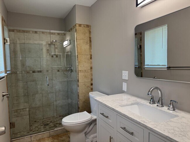 Building Photo - 9206 Greenway Ln