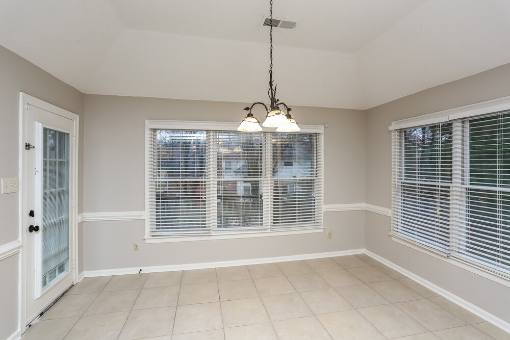 Building Photo - 8633 Meadow Green Dr