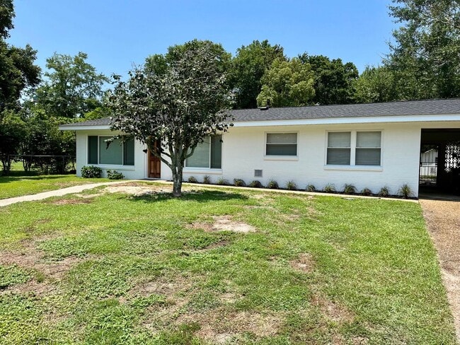Building Photo - 1101 W Cherokee Glen