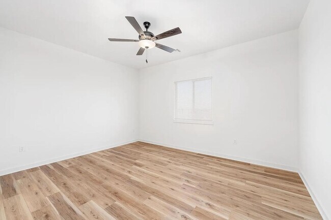 Building Photo - 3 Bedroom Townhome in Goddard! 1/2 Month Free Special!