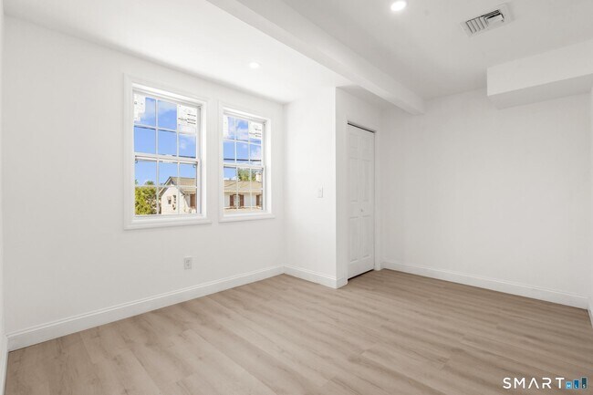 Building Photo - 64 Soundview Ave