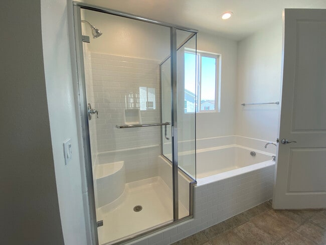 Building Photo - 27742 Heritage Ln