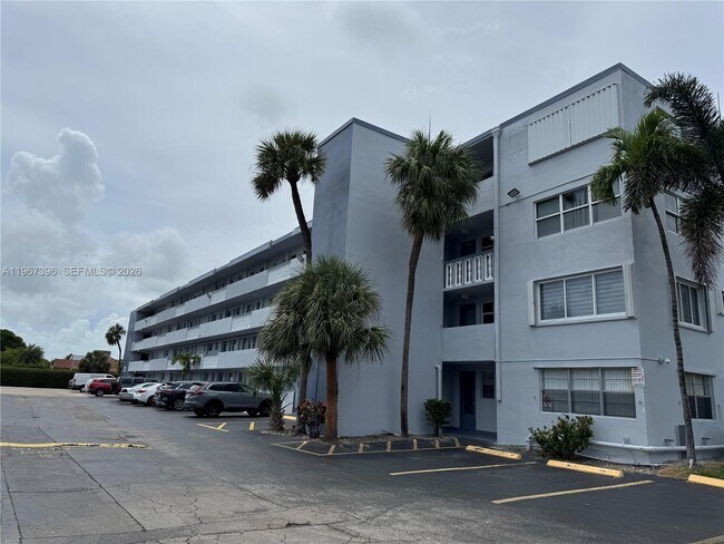 Building Photo - 1333 E Hallandale Beach Blvd