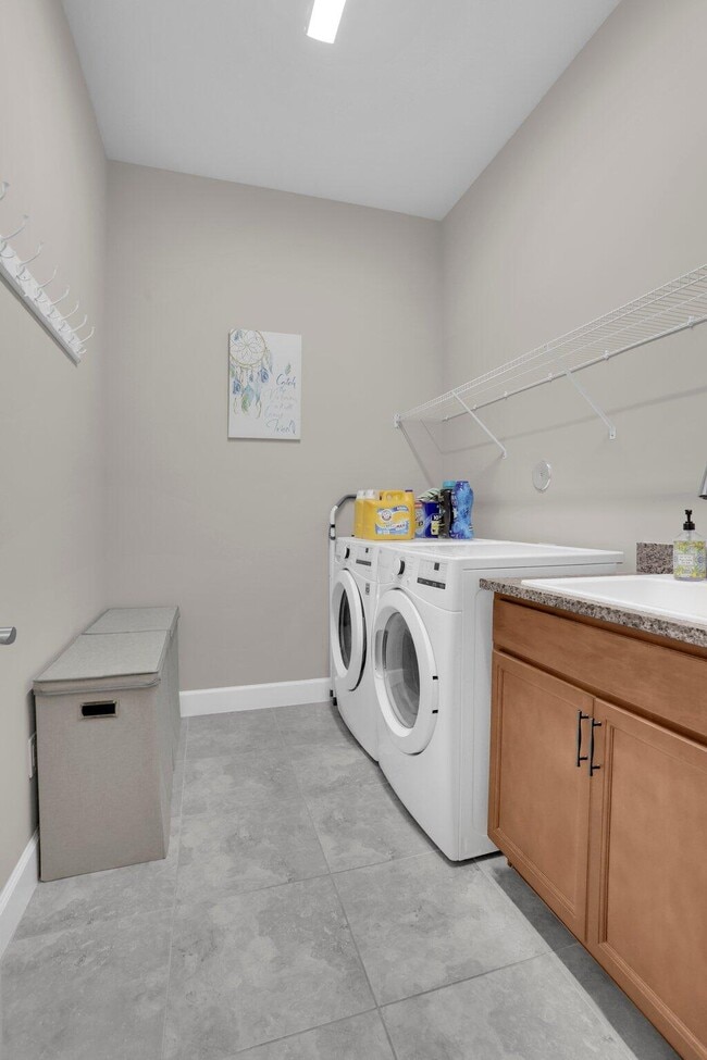 Building Photo - 15866 Orchard Dr