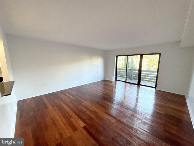 Building Photo - 606 Cooper Landing Rd