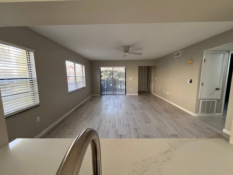 Building Photo - 2515 Bayshore Gardens Parkway