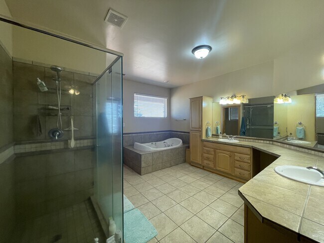 Building Photo - 6809 Chapingo Rd NE