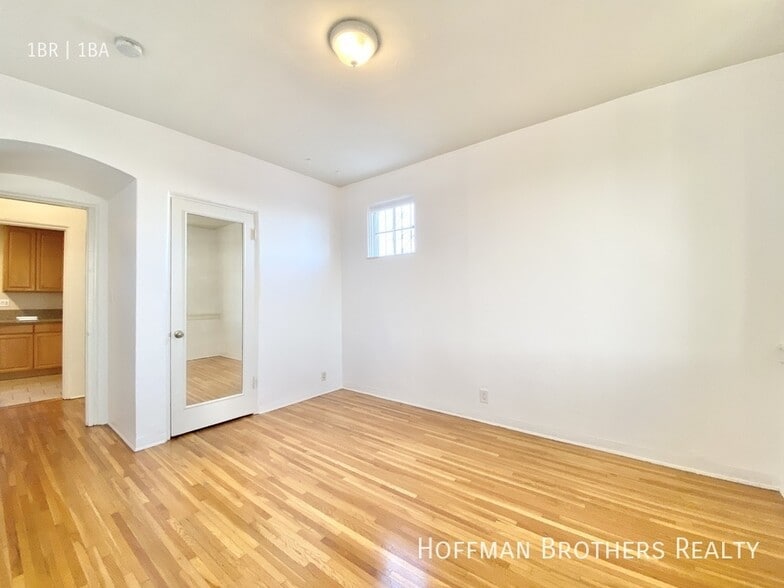 Building Photo - 7575 Melrose Ave