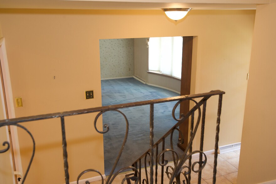 Building Photo - 1149 Sunrise Dr