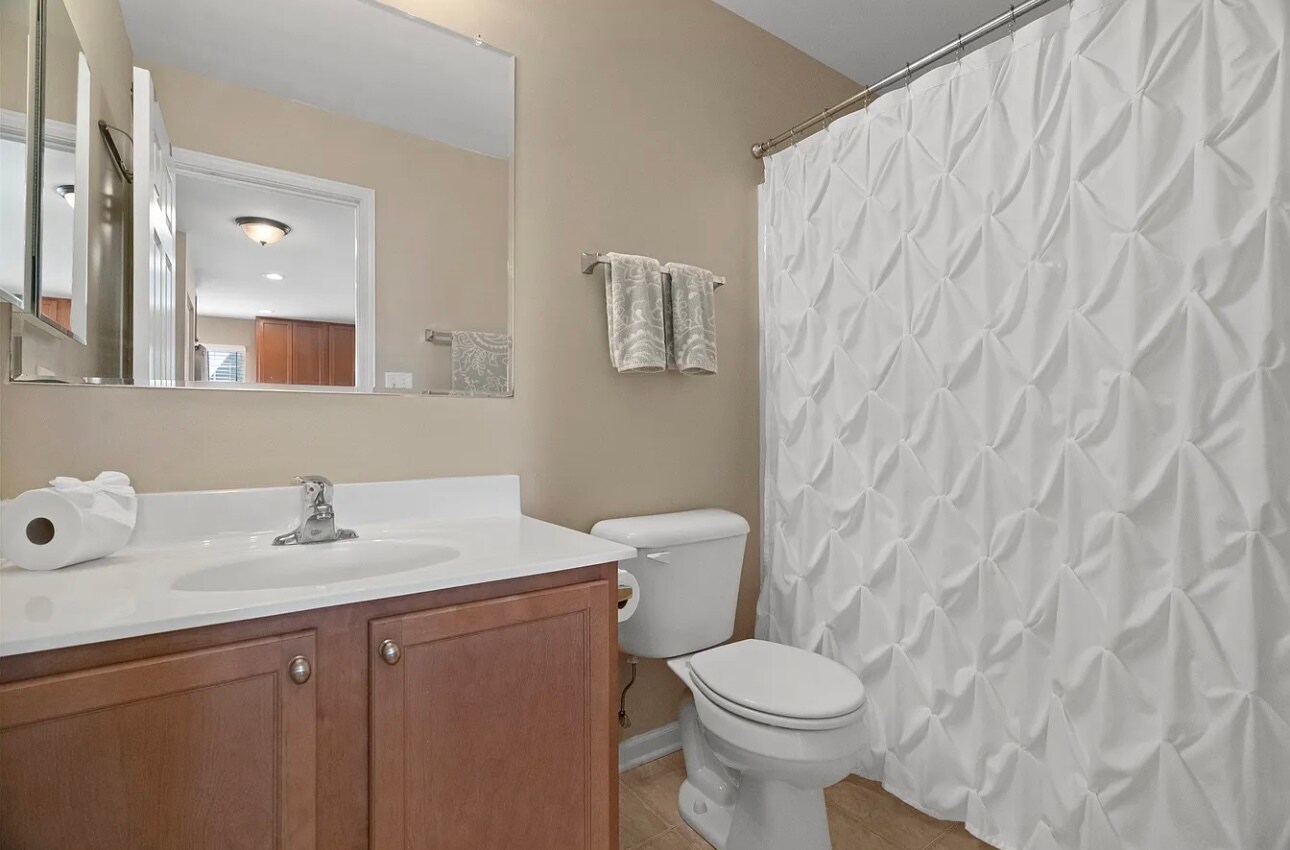 Building Photo - 1247 Waverly Dr