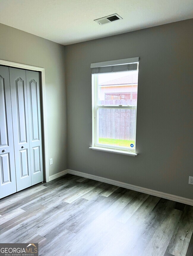 Building Photo - 125 Walnut Wy