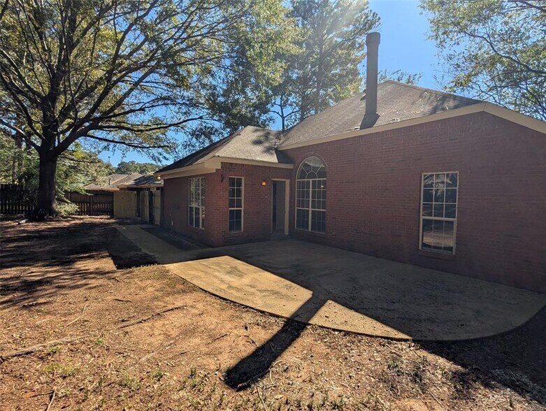 Building Photo - 45 Honeysuckle Ct