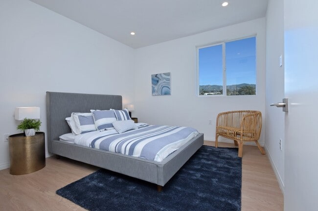 Building Photo - Beautiful Open Floor plan Luxury Apartments