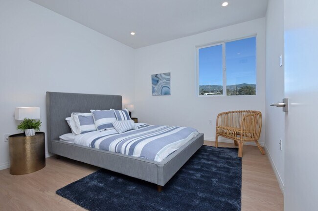 Building Photo - Luxury Apartments - Move In Special