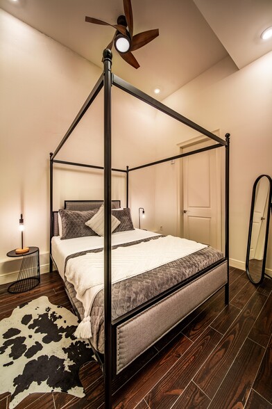 Building Photo - 210 Decatur St