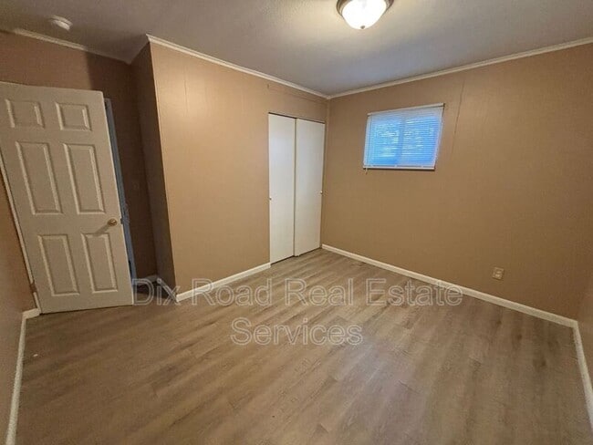 Building Photo - 1422 Honeybee Dr
