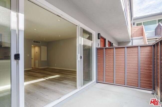 Building Photo - 1116 San Rafael Ave