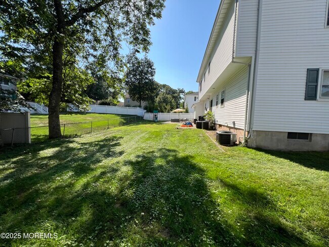 Building Photo - 534 Apple Dr