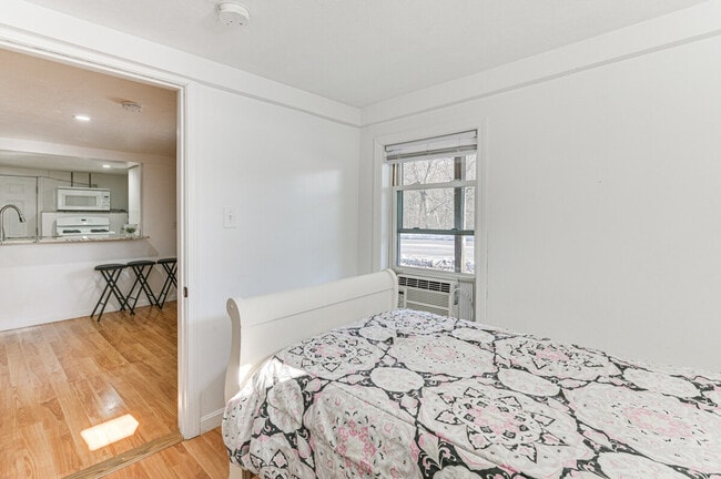 Building Photo - 815 Donata Rd