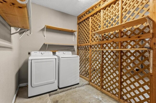 Building Photo - 10819 Crown Colony Dr