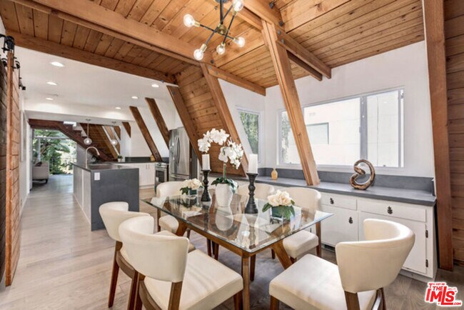 Building Photo - 3237 Kelton Ave