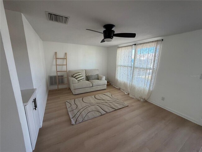 Building Photo - 3352 Honeymoon Ln