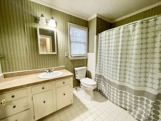 Building Photo - Lexington- Offering Self Guided Tour with RENTLY!