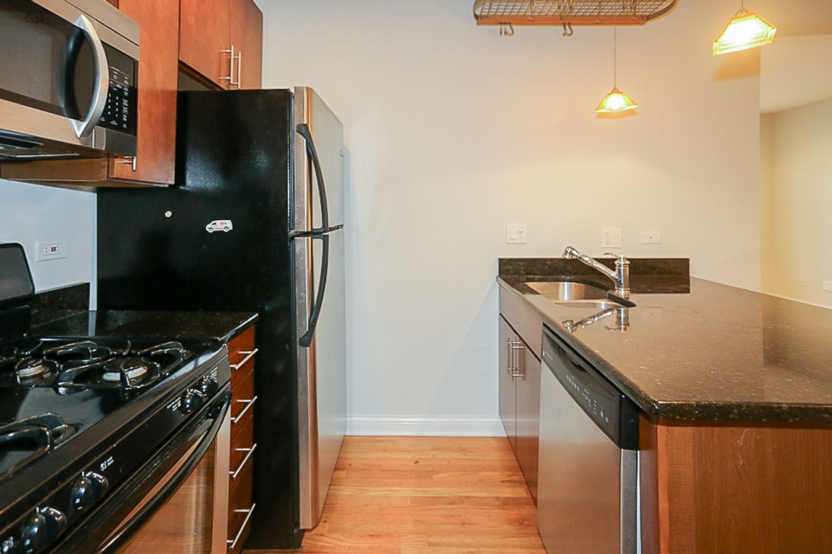 Building Photo - 3810 N Marshfield Ave