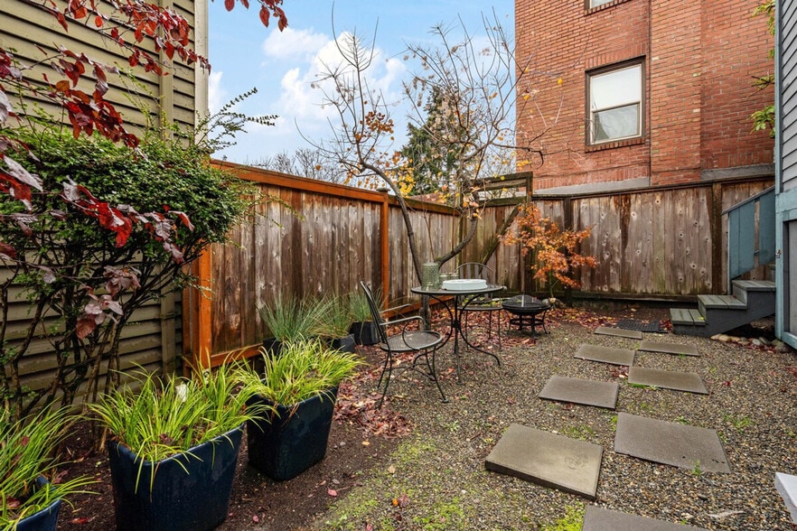 Building Photo - 1208 E Thomas St