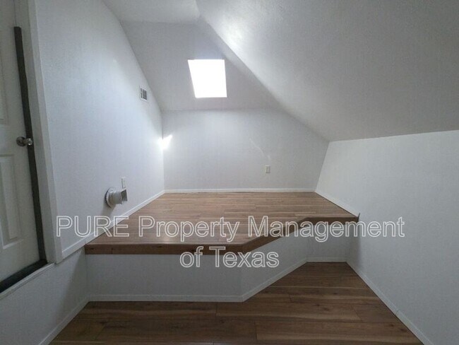 Building Photo - 13208 Mariscan St