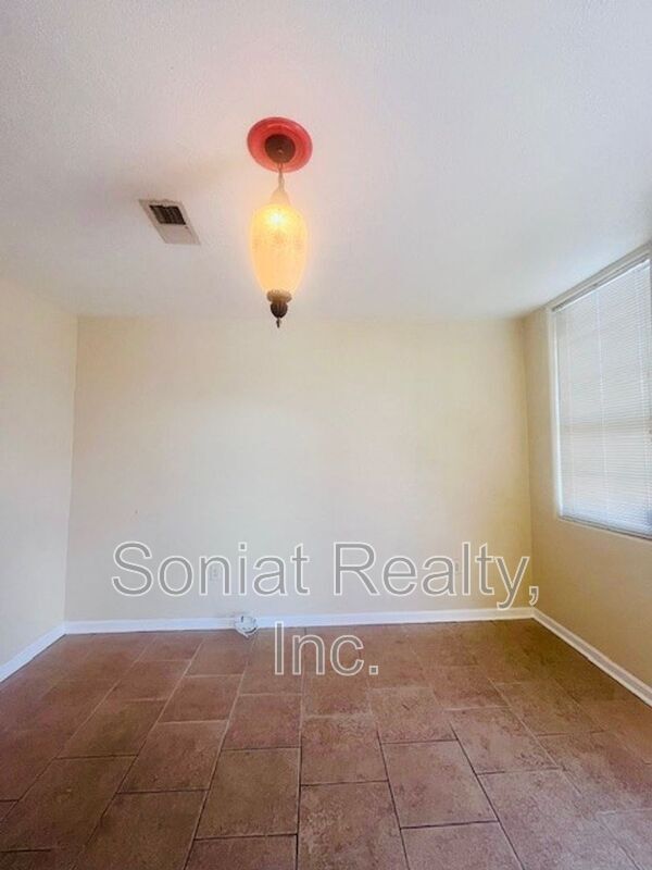 Building Photo - 1403 Port St