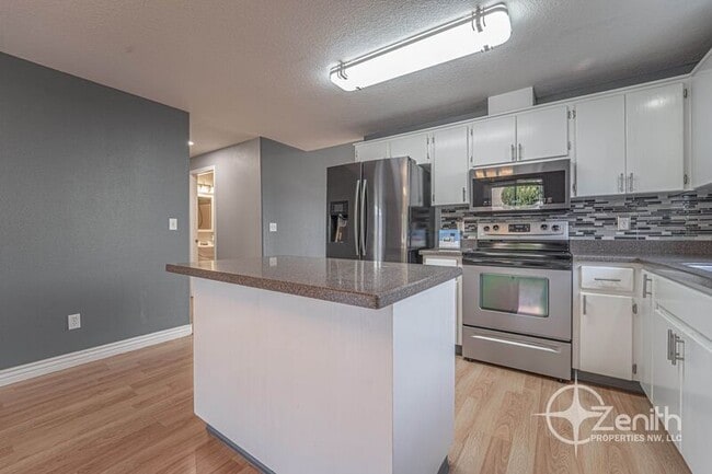 Building Photo - 15408 NE 90th St