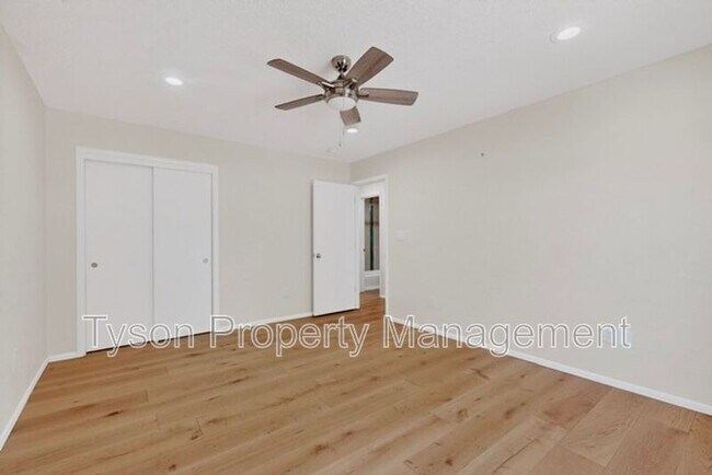 Building Photo - 8301 Cherry Hills Dr NE