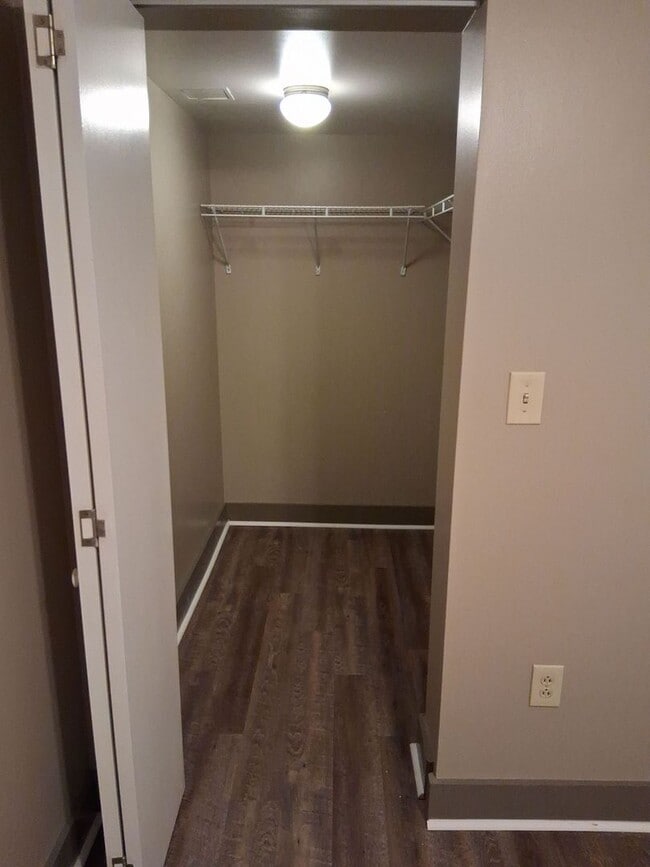 Building Photo - Short-term lease ONLY (NOW through July 15, 2026) - Lake Plaza Condominiums 3BD/2BA for NOW! $300...