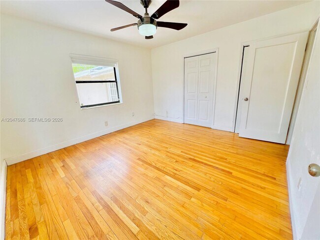 Building Photo - 410 Pinecrest Dr