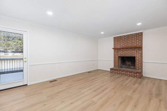 Building Photo - 35 Fox Run Ln