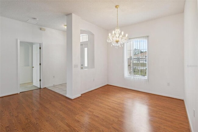 Building Photo - 325 Azincourt Ln