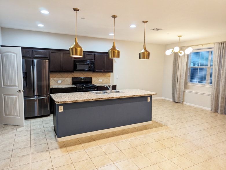 kitchen - 2880 Donnell Dr