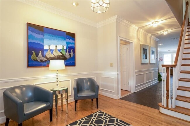 Building Photo - 7155 Roswell Rd