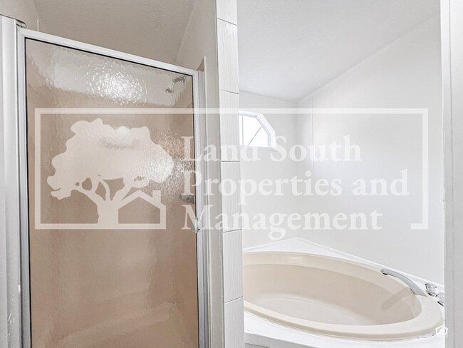 Building Photo - 8916 Beverly Hills Rd