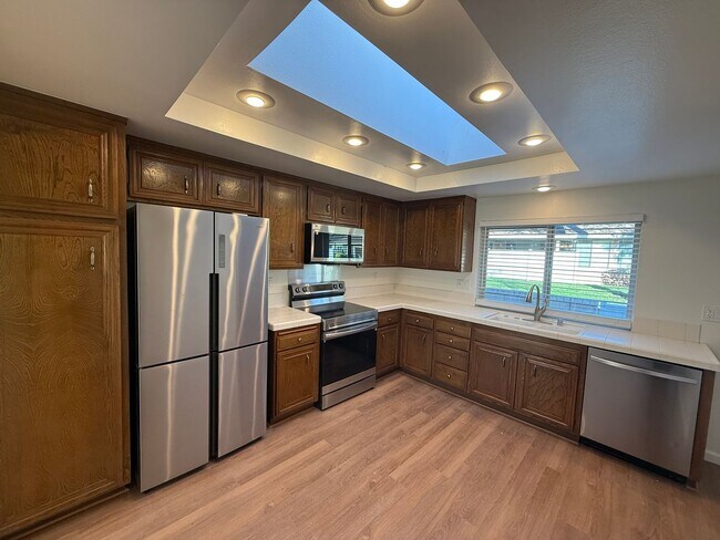 Building Photo - An Amalfi Model for Rent in Leisure Village